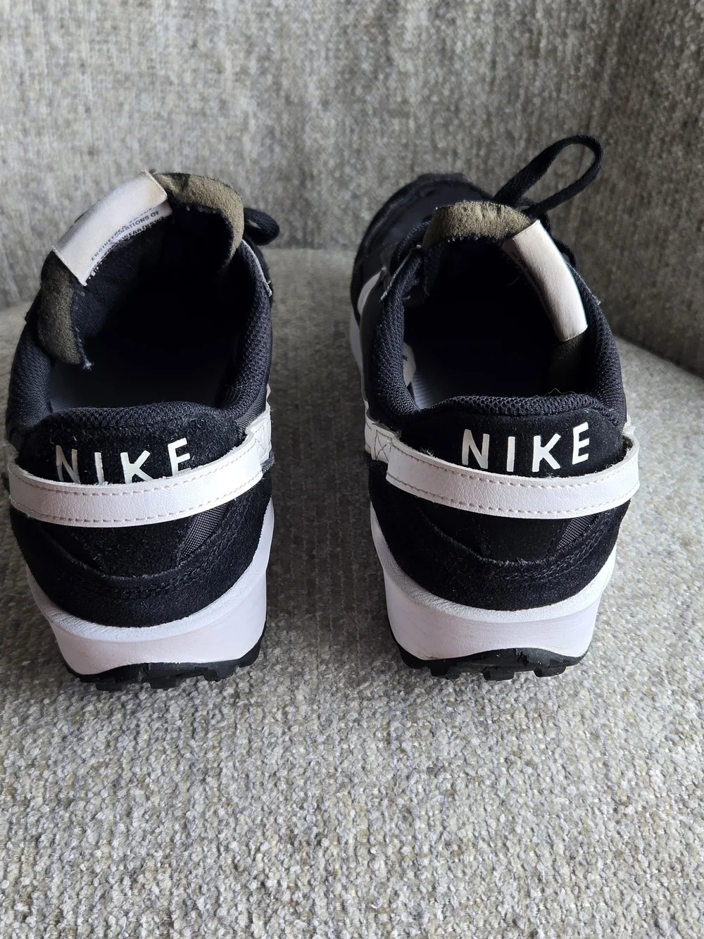 Nike Women's Black and White Low-Top Sneakers Sz 8